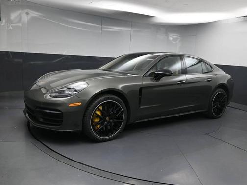 Aventurine Green Metallic 2022 Porsche Panamera