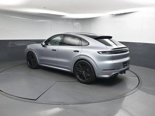Dolomite Silver Metallic 2025 Porsche Cayenne