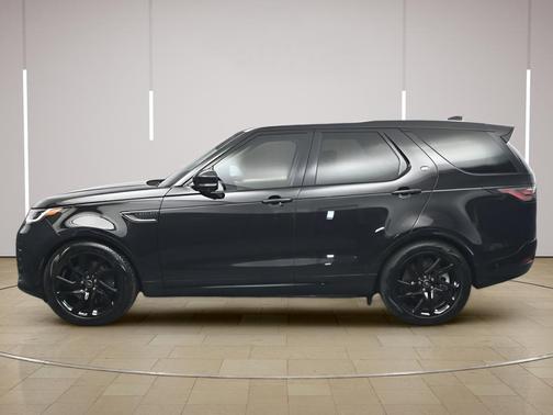 Santorini Black Metallic 2025 Land Rover Discovery P360 Dynamic SE