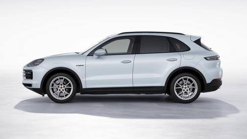 Dolomite Silver Metallic 2025 Porsche Cayenne