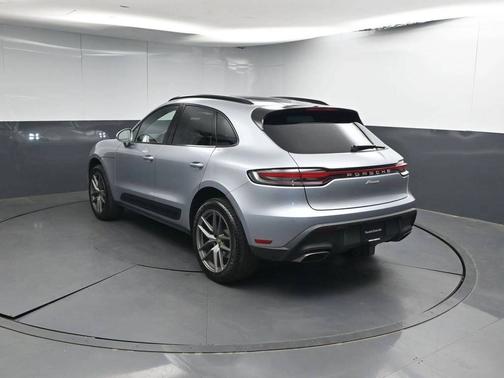Dolomite Silver Metallic 2025 Porsche Macan
