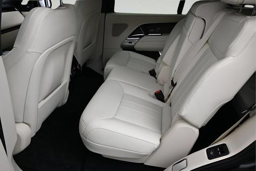 Carpathian Grey Prem Met 2025 Land Rover Range Rover P400 SE 7 Seat