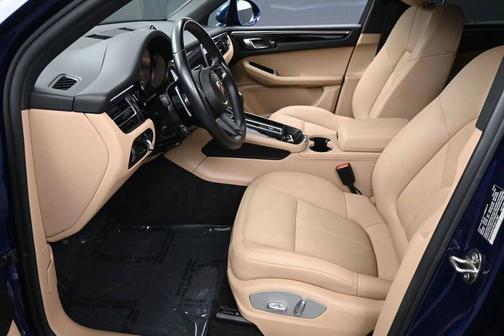 Gentian Blue Metallic 2023 Porsche Macan Macan