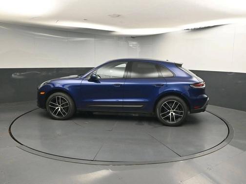 Gentian Blue Metallic 2023 Porsche Macan Macan