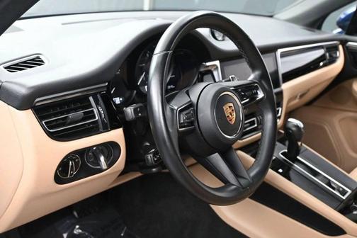 Gentian Blue Metallic 2023 Porsche Macan Macan