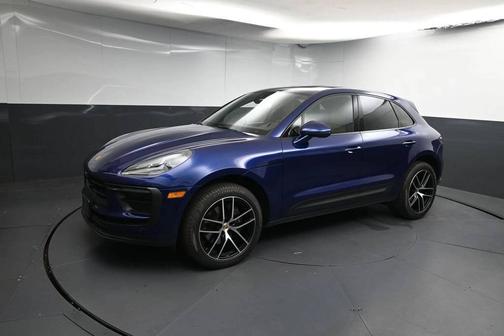 Gentian Blue Metallic 2023 Porsche Macan Macan