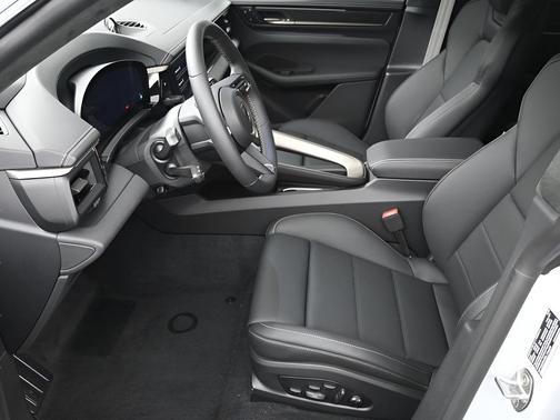 Ice Grey Metallic 2025 Porsche Macan Macan Electric Turbo