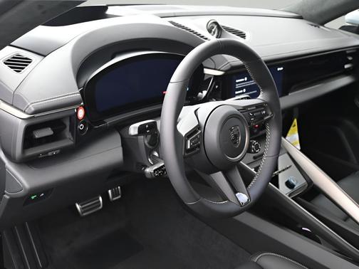 Ice Grey Metallic 2025 Porsche Macan Macan Electric Turbo