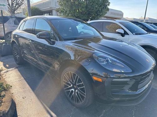 Jet Black Metallic 2025 Porsche Macan