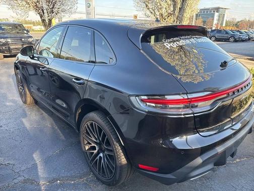 Jet Black Metallic 2025 Porsche Macan
