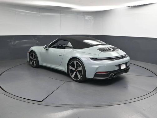 Shade Green Metallic 2025 Porsche 911