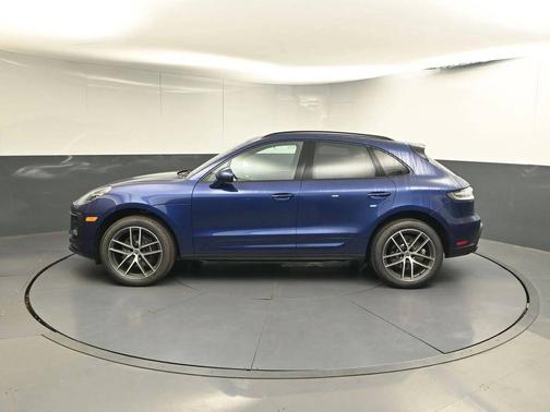 Gentian Blue Metallic 2026 Porsche Macan