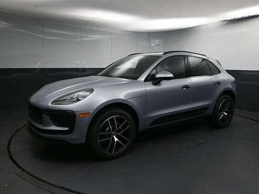 Dolomite Silver Metallic 2025 Porsche Macan
