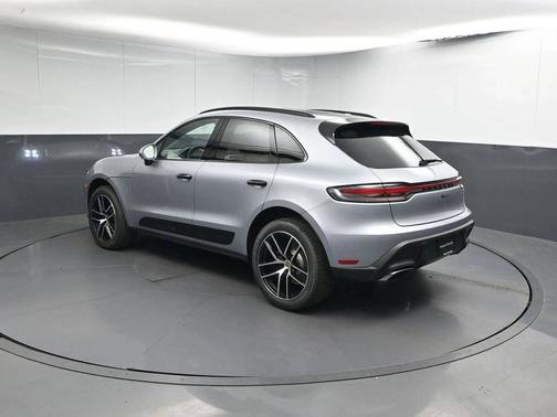 Dolomite Silver Metallic 2025 Porsche Macan