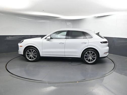 Carrara White Metallic 2025 Porsche Cayenne