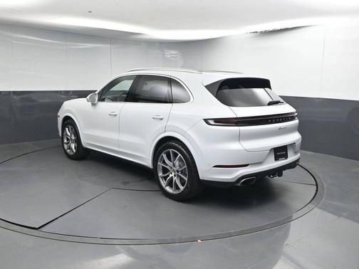 Carrara White Metallic 2025 Porsche Cayenne