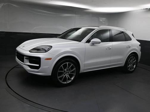 Carrara White Metallic 2025 Porsche Cayenne