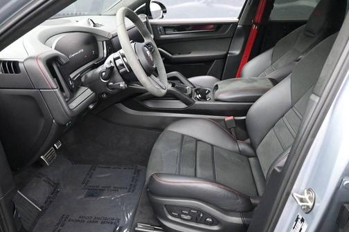 Dolomite Silver Metallic 2025 Porsche Cayenne GTS