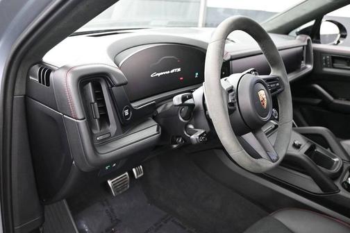 Dolomite Silver Metallic 2025 Porsche Cayenne GTS