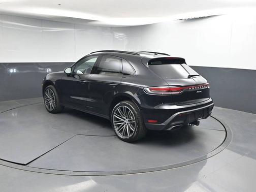 Jet Black Metallic 2025 Porsche Macan