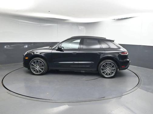 Jet Black Metallic 2025 Porsche Macan
