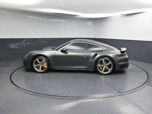 Aventurine Green Metallic 2021 Porsche 911