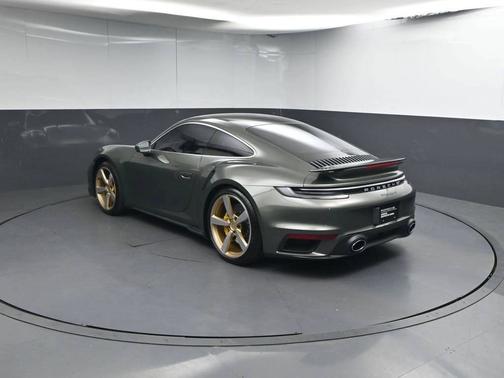 Aventurine Green Metallic 2021 Porsche 911