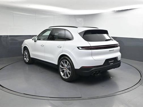 Carrara White Metallic 2025 Porsche Cayenne