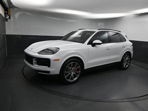 Carrara White Metallic 2025 Porsche Cayenne