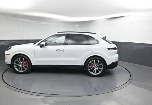 Carrara White Metallic 2025 Porsche Cayenne