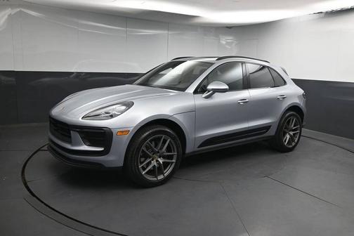 Dolomite Silver Metallic 2025 Porsche Macan