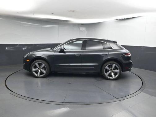 Vulcano Gray Metallic 2024 Porsche Macan