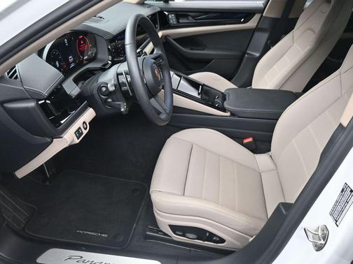 2026 Porsche Panamera Base