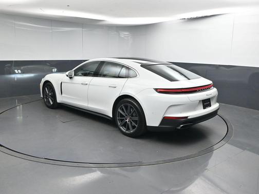 2026 Porsche Panamera Base