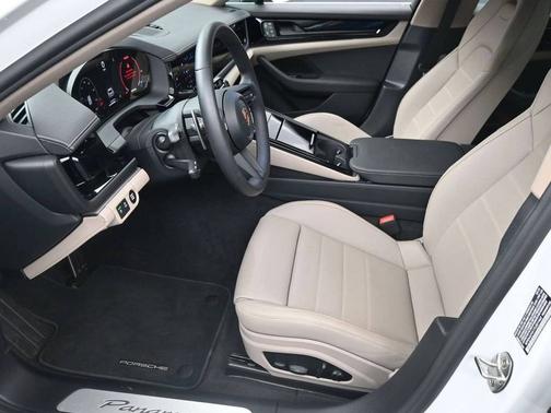 2026 Porsche Panamera Base