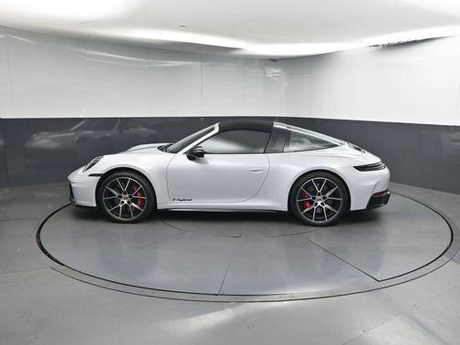 Ice Grey Metallic 2025 Porsche 911