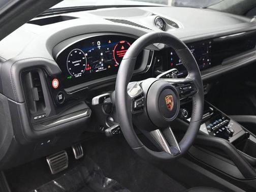 Dolomite Silver Metallic 2025 Porsche Cayenne GTS