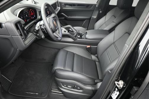 Chromite Black Metallic 2026 Porsche Cayenne GTS