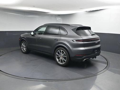 Quartzite Grey Metallic 2025 Porsche Cayenne