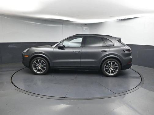 Quartzite Grey Metallic 2025 Porsche Cayenne