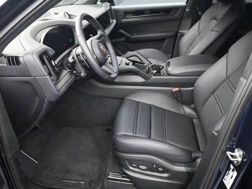 Algarve Blue Metallic 2026 Porsche Cayenne GTS
