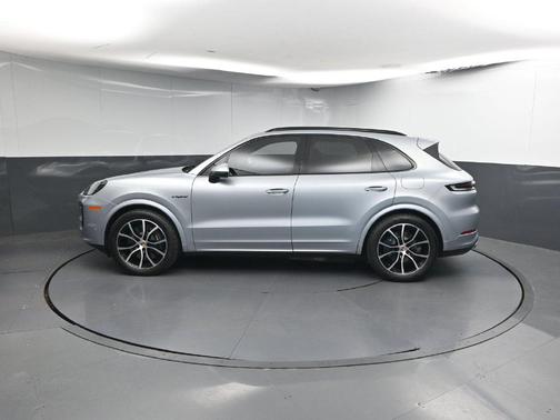 Dolomite Silver Metallic 2025 Porsche Cayenne E-Hybrid