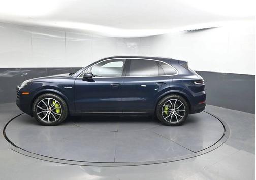 Algarve Blue Metallic 2025 Porsche Cayenne