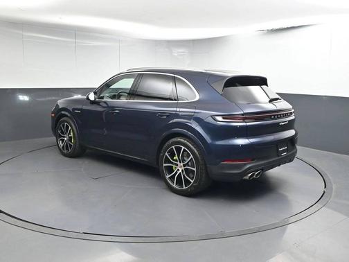 Algarve Blue Metallic 2025 Porsche Cayenne
