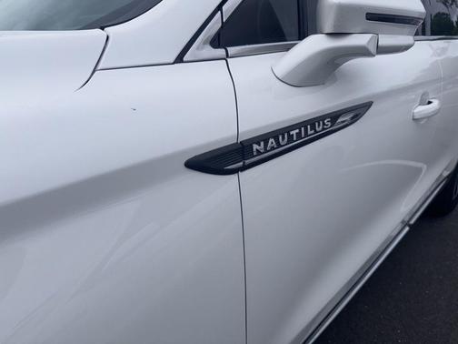 2022 Lincoln Nautilus Standard