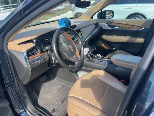 2021 Cadillac XT5 Premium Luxury