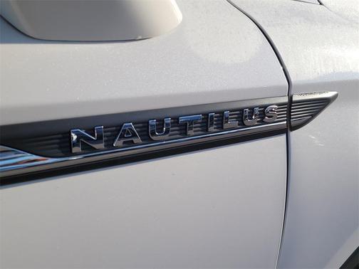 2020 Lincoln Nautilus Standard