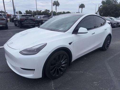 Pearl White Multi-Coat 2023 Tesla Model Y Performance Dual Motor All-Wheel Drive