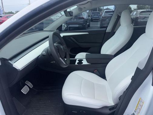 Pearl White Multi-Coat 2023 Tesla Model Y Performance Dual Motor All-Wheel Drive