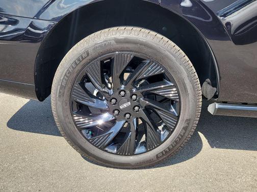 Infinite Black Metallic Clearcoat 2025 Lincoln Navigator Reserve